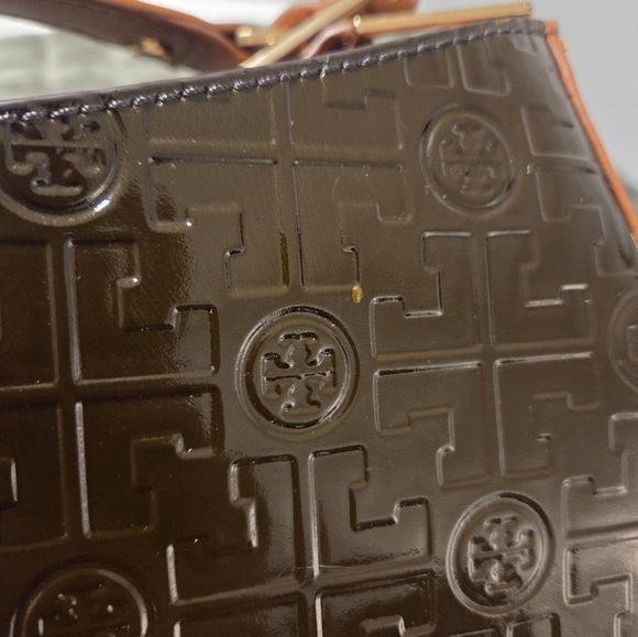 Tory Burch Embossed Patent Leather Shoulder Bag – Brown - Picture 16 of 17